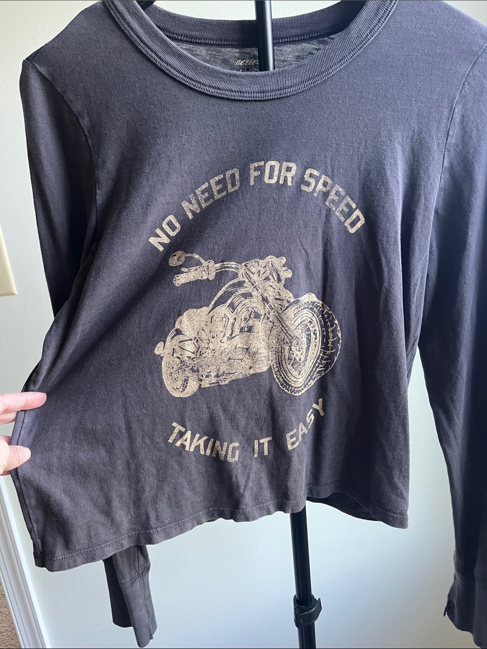 Women’s cropped Aerie Black Long Sleeve Tee with Gold Graphic
